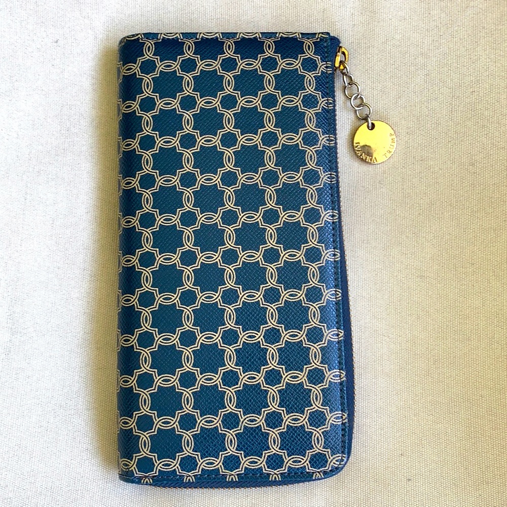IVANKA TRUMP Women’s Large Wallet